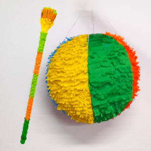Wasserball Piñata mit Stab