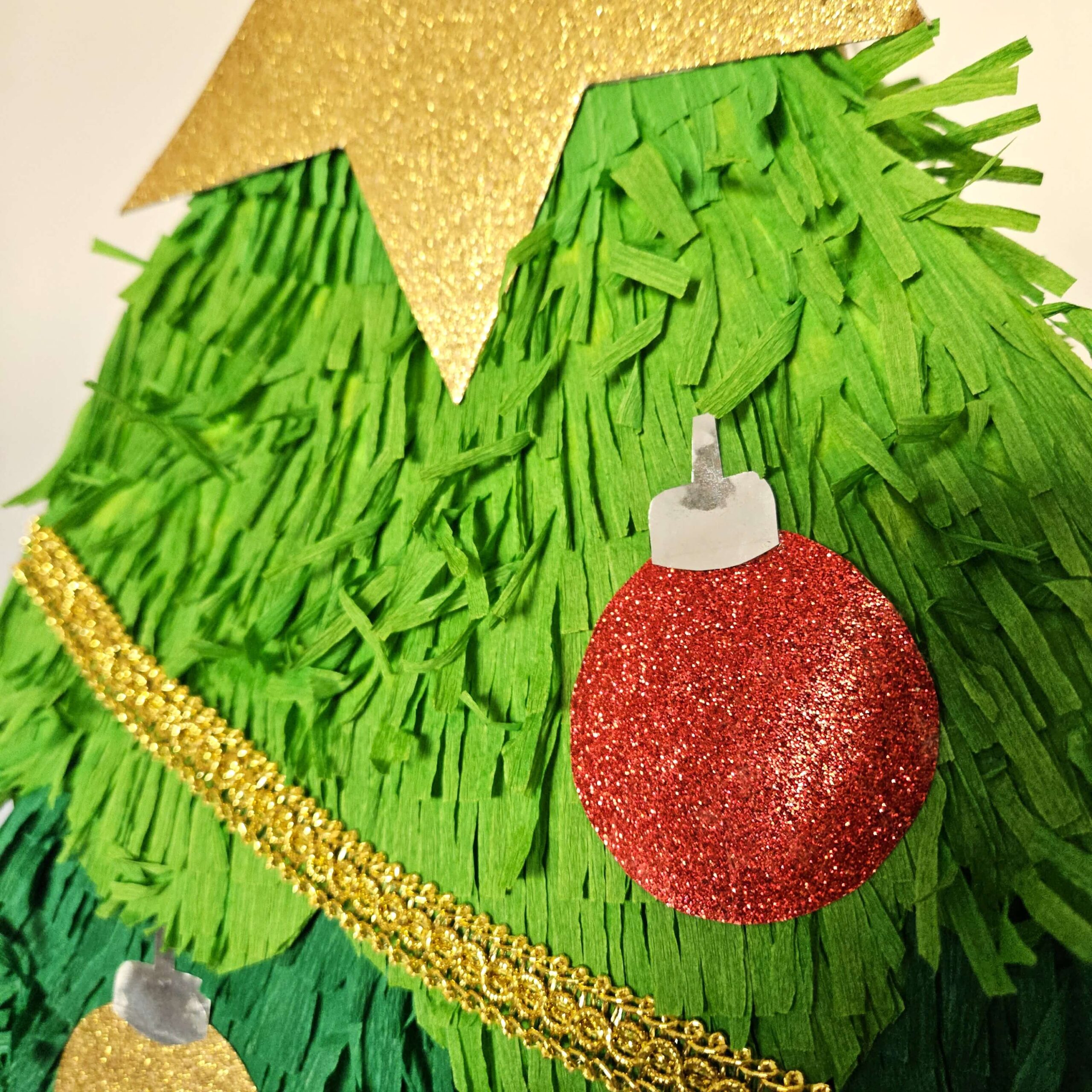 elegante Weihnachtsbaum Piñata Detail